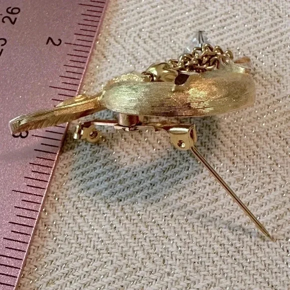 Vintage Brushed Gold Swirl 1970's Tassel Brooch w/ Chain Dangles & AB Crystals - Picture 5 of 7